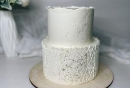 Свадебный торт с золотыми брызгами