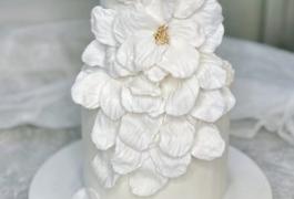 Свадебный торт с цветком